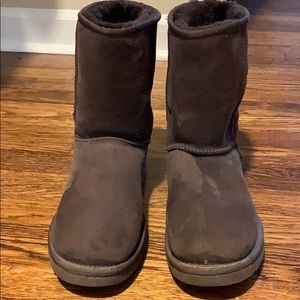 Dark Brown UGG size 9. Worn twice
